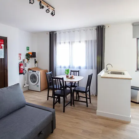 Go4portugal - Solaina - Modern With Ac And Private Balcony