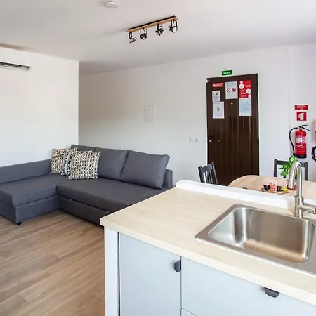 Go4portugal - Solaina - Modern With Ac And Private Balcony