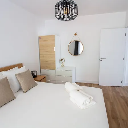 Go4portugal - Solaina - Modern With Ac And Private Balcony *