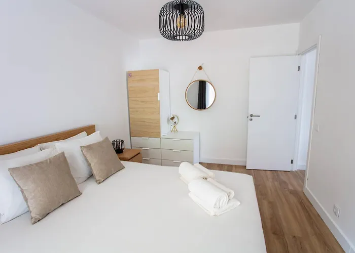 Go4portugal - Solaina - Modern With Ac And Private Balcony *