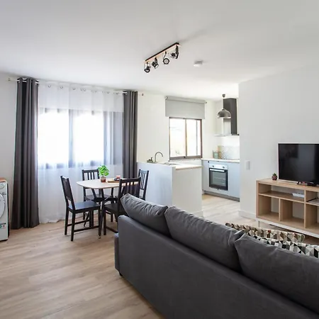 Modern With Ac And Private Balcony - Go4portugal דירה אלבופיירה