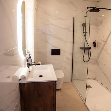 דירה Modern With Ac And Private Balcony - Go4portugal